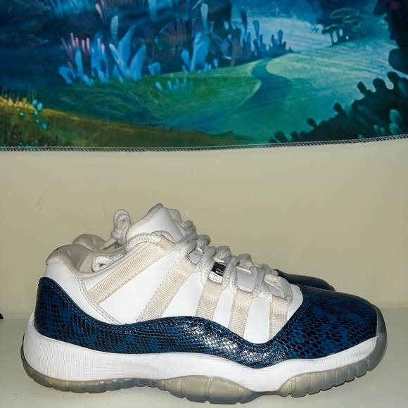Jordan 11 low ‘navy snakeskin’ - Picture 2 of 5